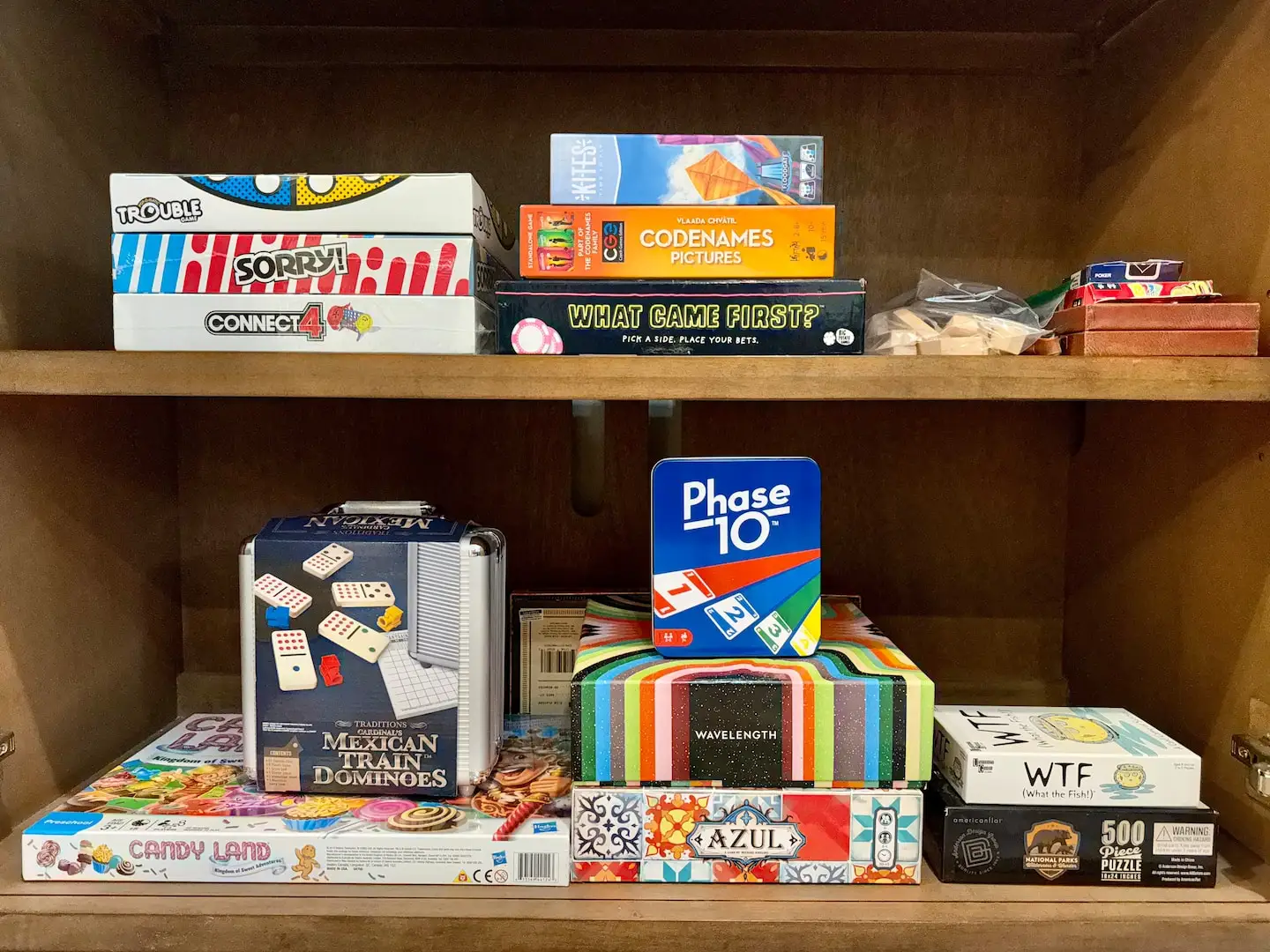 Board games and puzzles for guests