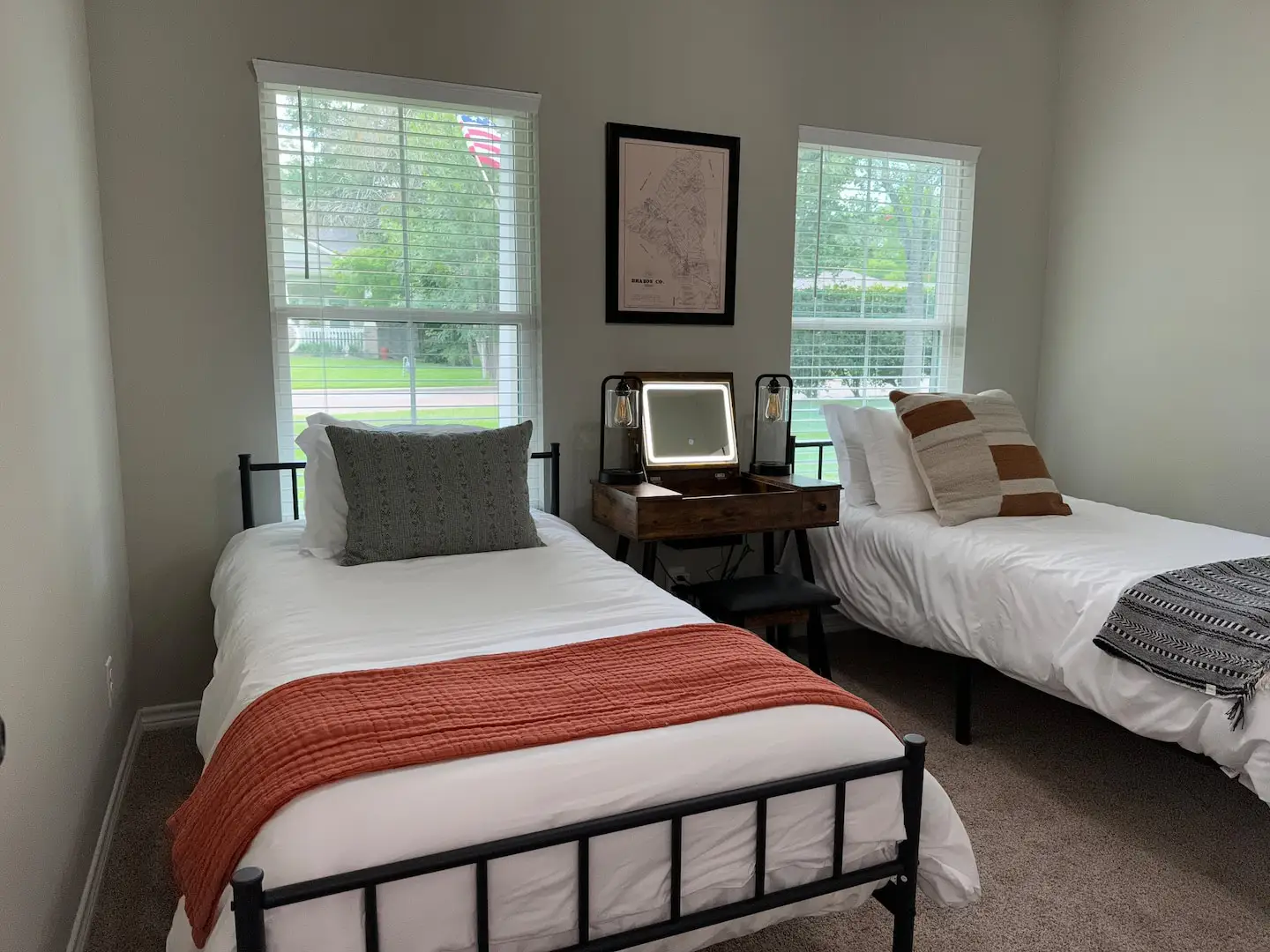 Twin beds in the third bedroom